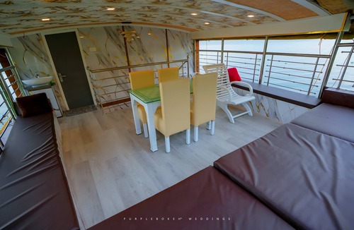 Aryad South Boat Rental | Premium private room in sharing houseboat with all meals