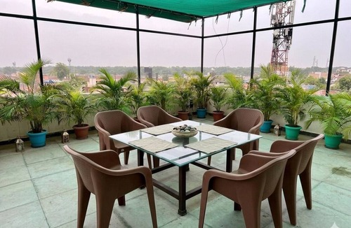 Allahabad Hotel | Premium room with WiFi and AC in wonderful Prayagraj
