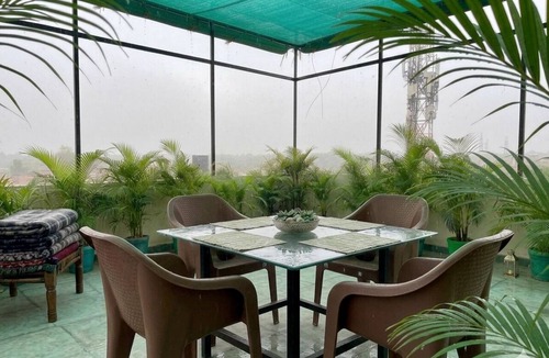 Allahabad Hotel | Premium room with WiFi and AC in wonderful Prayagraj