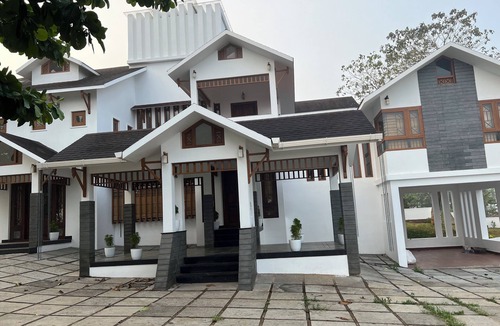 Sulthan Bathery Villa | Premium stay in Wayanad with amazing Forest views and Private Infinity Pool.