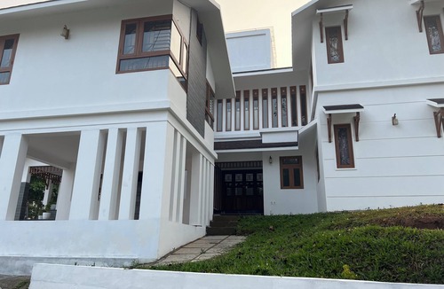 Sulthan Bathery Villa | Premium stay in Wayanad with amazing Forest views and Private Infinity Pool.