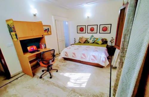 South Extension House | Prime Location Stay near AIIMS, Pragati Maidan, CP & Metro