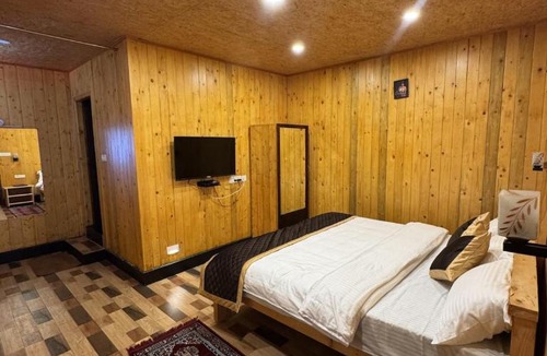 Vattakanal House | Prince Wood House - Cozy Wooden Home II