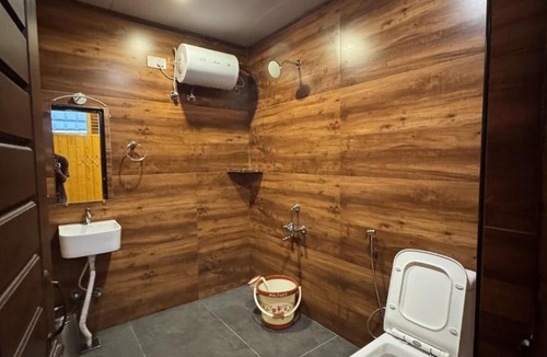 Vattakanal House | Prince Wood House - Cozy Wooden Home II