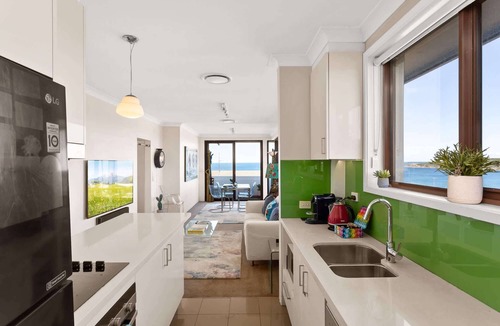 Maroubra Apartment | Pristine 2-Bed With Expansive Beach Views