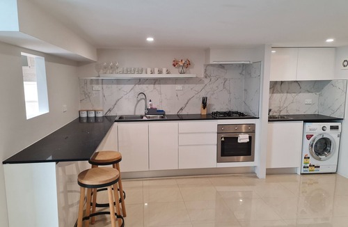 Guildford West House | Private and Cosy Two Storey Guest House Near Shops/transport