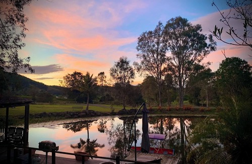 Cedar Pocket House | Private lakes/Gardens/Sunsets/Kayak/Fire pit/Gazebo on water/BBQ/Swim/EV charge