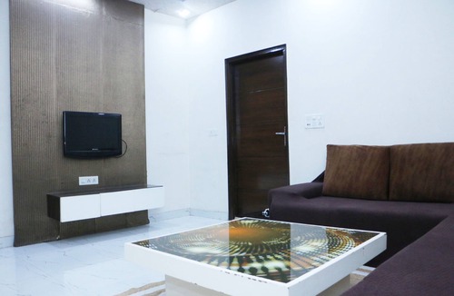 Pitampura Apartment | Private one bedroom apartment- 5 min walk to Rani Bagh market
