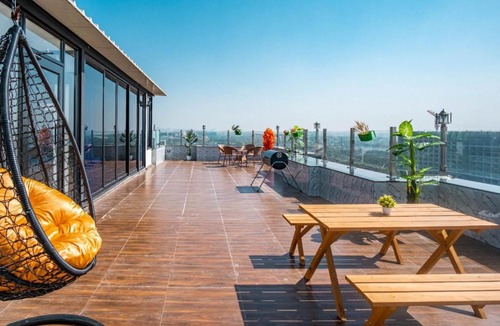 Mumbai Apartment | Private Rooftop 3BR Near International Mumbai Airport Andheri East