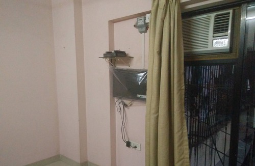 Jogeshwari West Apartment | Private Room in an Apartment for 1 or 2 persons at Andheri West