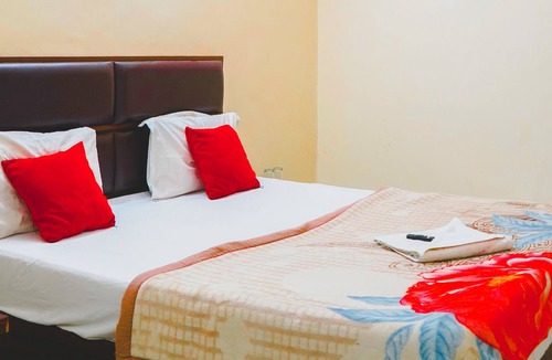 New Friends Colony Bed & Breakfast | PRIVATE ROOM IN ASHRAM