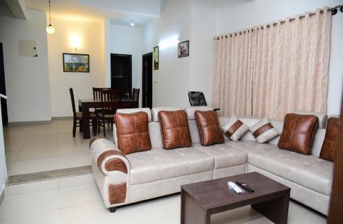 Malur House | Private room in villa