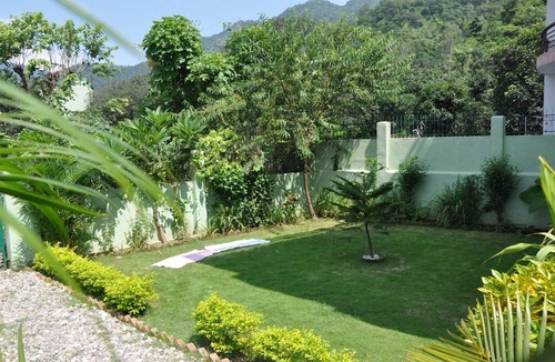 Rishikesh Villa | Private Room on the Green Side of Ganga