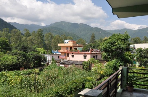 Rishikesh Villa | Private Room on the Green Side of Ganga