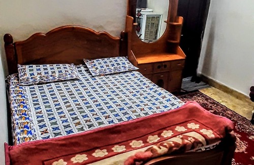 Mehdipatnam House | Private room with attached bathroom