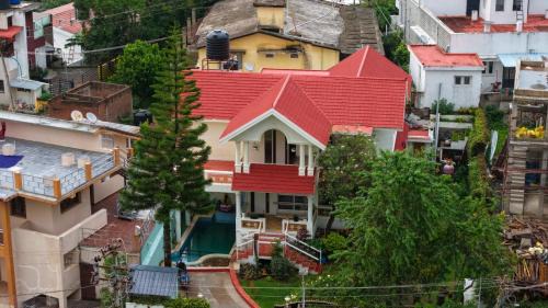 Kodaikanal Villa | PRIYA PALACE - HOMESTAY SWIMMING POOL I Kodaikanal I 87oo and 2o5 and 865