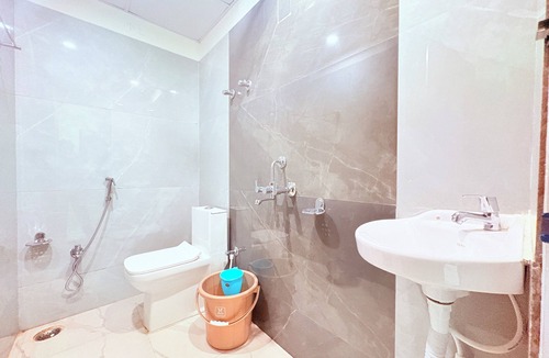 Puri Hotel | Puri Hotel Shri Sudama on Seven Hills Rd