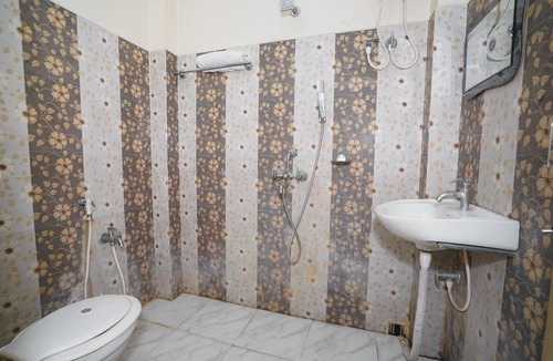Kanthi Hotel | PURNI HOTEL