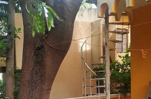 Kothrud House | Pvt AC room in Pvt bungalow + Garden + Sitout with nature view, Pune