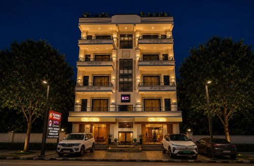 DLF Phase 5 Hotel | Qotel Siganture "Formerly Aatithyam Residency" - Golf Course Road