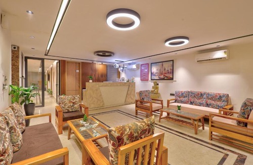 DLF Phase 5 Hotel | Qotel Siganture "Formerly Aatithyam Residency" - Golf Course Road