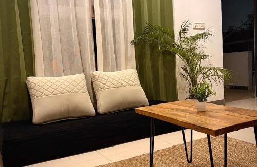 DLF City Apartment | Quaint Cozy 3BHK Triplex Apartment near Cyberhub, Gurugram