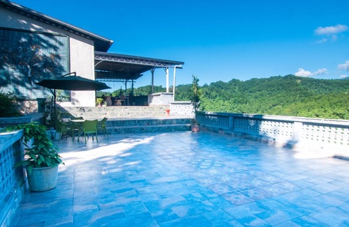 Bullawala Villa | QUEENBEE-BLUEDOOR-DEHRADUN · The Queenbee - A private luxury suite at Bluedoor