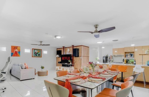 Springfield Lakes House | Quiet 5 bedrooms House located Springfield lake