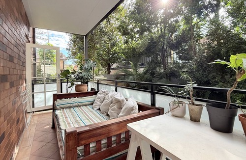 Manly Apartment | Quiet and central Manly location. 5 Minutes walk to the beach!