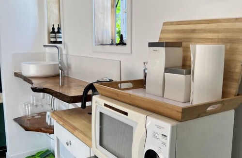 Bulimba House | Quiet back yard guest house in the heart of Bulimba.