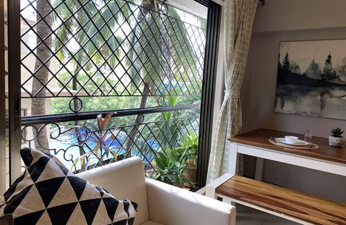 Pali Hill Apartment | ✪Quiet Bandra 3 bedroom ✪Balconies✪Walk to Ocean✪