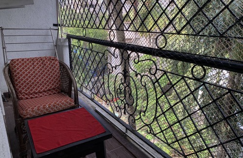 Pali Hill Apartment | ✪Quiet Bandra 3 bedroom ✪Balconies✪Walk to Ocean✪
