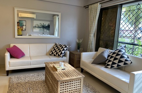 Pali Hill Apartment | ✪Quiet Bandra 3 bedroom ✪Balconies✪Walk to Ocean✪