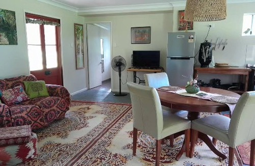 North Johnstone Cottage | Quiet, peaceful and comfortable country cottage close to Lake Eacham.
