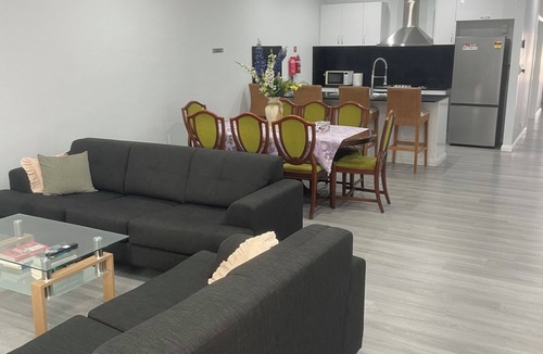 Mount Druitt House | Quiet Spacious Family House Mt Druitt - 11 bedrooms