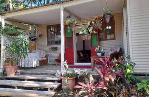 Maleny House | Quirky Cottage in Centre of Maleny, Walk Everywhere
