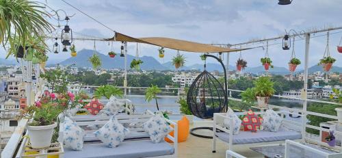 Lake Swaroop Sagar Hostel | Raahi Backpacker's Hostel- Lake View