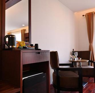 Thoraipakkam Hotel | Raaj Bhaavan Clarks Inn Chennai