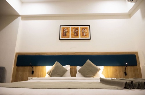 Jamnagar Hotel | RAAJ SVASTIK INN