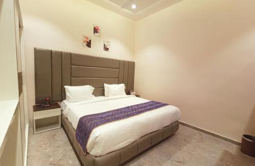 Yavatmal Hotel | Radhamangal Colors Inn