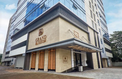 Malad West Hotel | Radisson Mumbai Goregaon