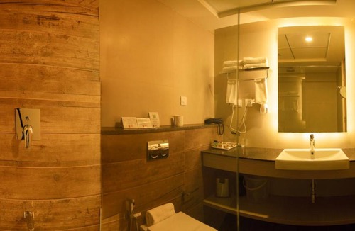 Muvattupuzha Hotel | Raj Riveria Hotel