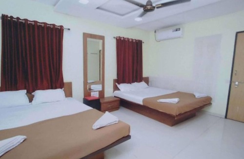 Kolhapur Hotel | Rajhuns Deluxe Lodging
