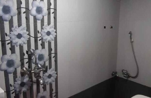 Kolhapur Hotel | Rajhuns Deluxe Lodging