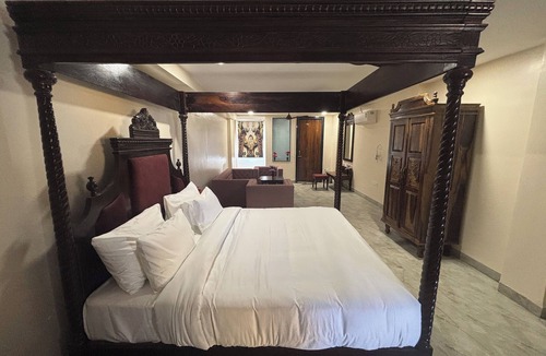 Ujjain Hotel | RAJMAHAL HOTEL & RESORT