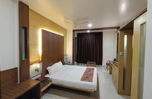 Shivajinagar Hotel | Rapid Lakme Executive Hotel