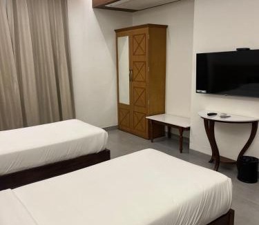 Tiruppattur Hotel | Rathna Residency