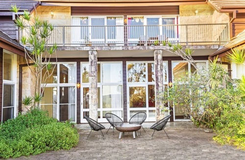 Razorback House | Razorback Dream Farmhouse: 10BR, Space & Serenity
