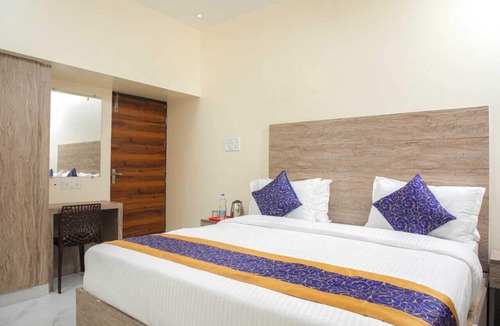 Nungambakkam Hotel | REDFOX