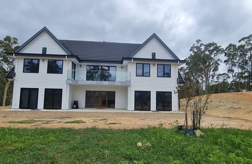 Batemans Bay House | Redhill Batemans Bay 4BR 4Bath Luxury Retreat in Bushland with Bay Views